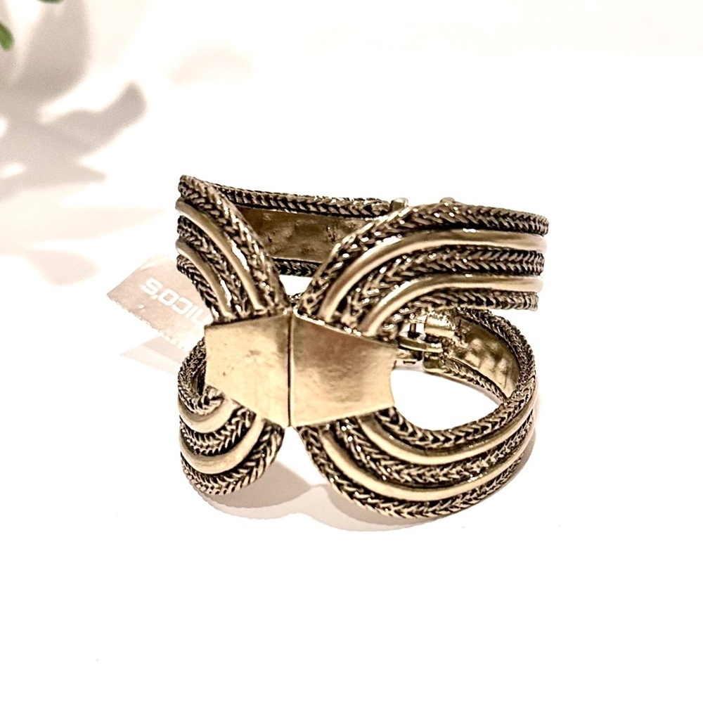 🌟 LAST ONE! 🌟 | CHICO’s Antiqued Gold Western Hinge Bangle | NWT - Picture 10 of 11